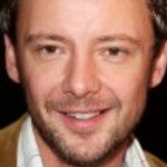 examples/johns/John_Simm/000305_00470162.jpg