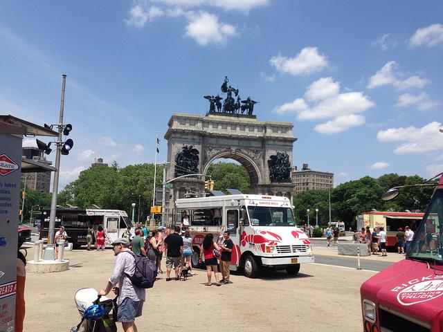 coco_mini/images/train2017/000000000257.jpg