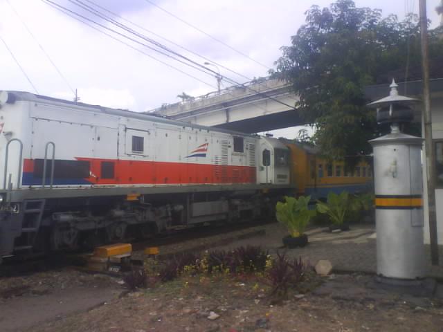 coco_mini/images/train2017/000000000349.jpg