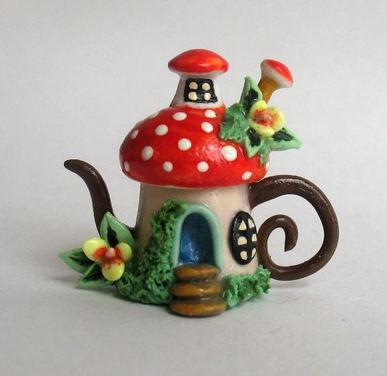 InstantMesh/examples/mushroom_teapot.jpg
