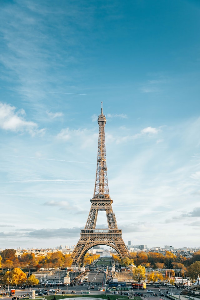examples/applications/image-search/eiffel-tower-day.jpg