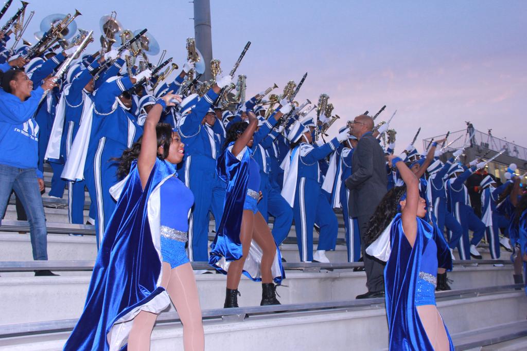 datasets/images/train/0--Parade/0_Parade_marchingband_1_625.jpg