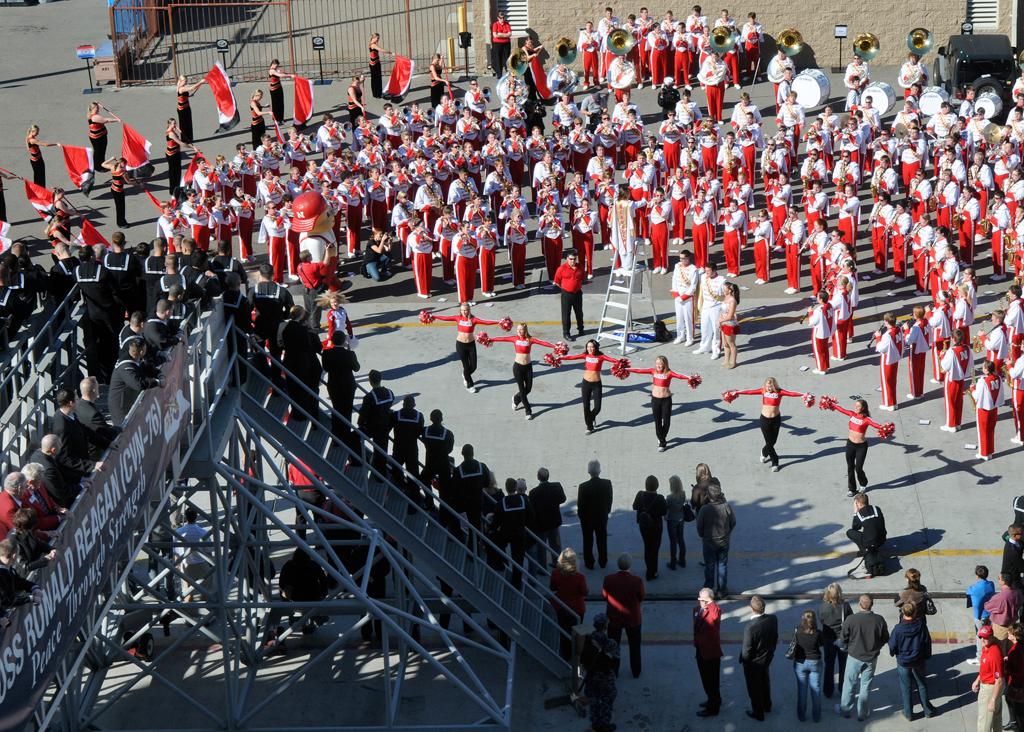 datasets/images/val/0--Parade/0_Parade_marchingband_1_78.jpg