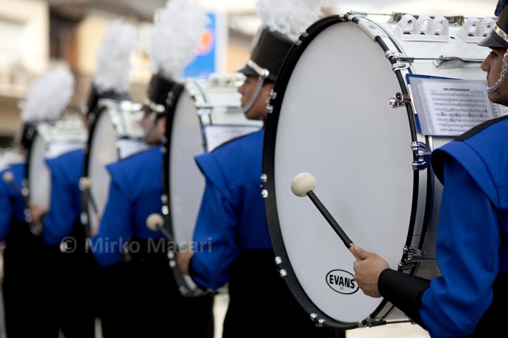 datasets/images/train/0--Parade/0_Parade_marchingband_1_511.jpg