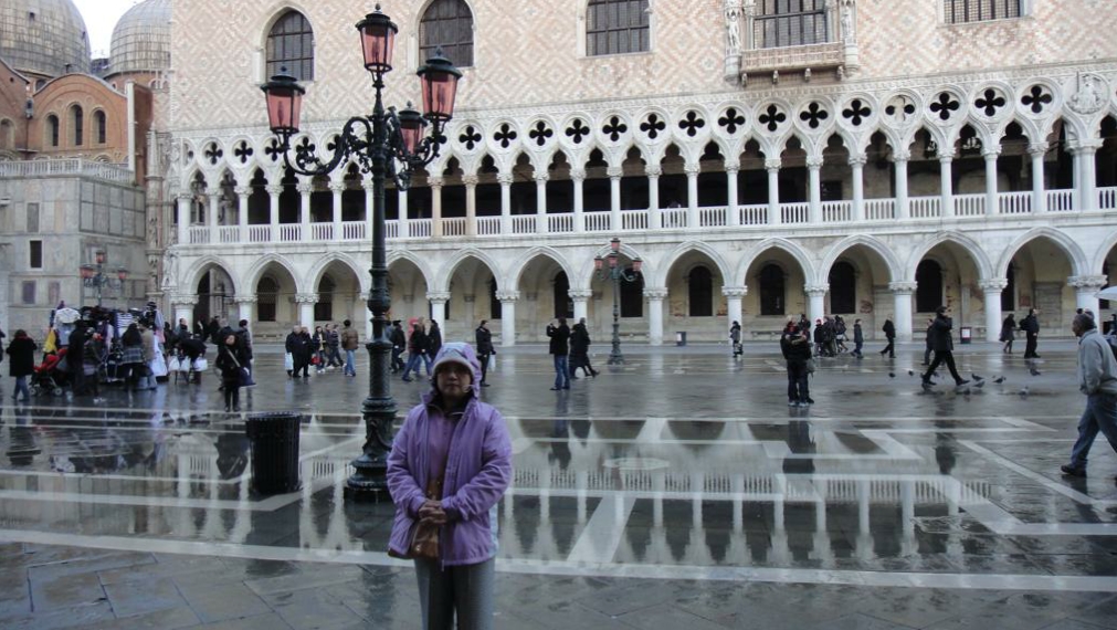 assets/phototourism_sample_images/piazza_san_marco_15148634_5228701572.jpg