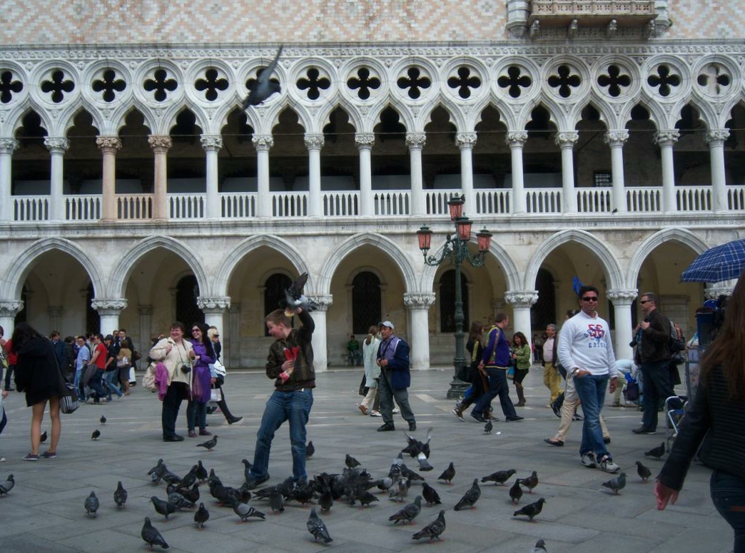 assets/phototourism_sample_images/piazza_san_marco_58751010_4849458397.jpg