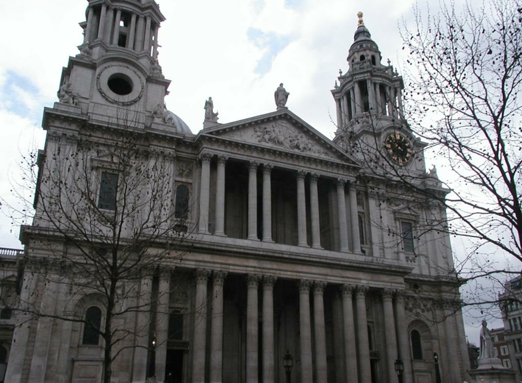 assets/phototourism_sample_images/st_pauls_cathedral_30776973_2635313996.jpg