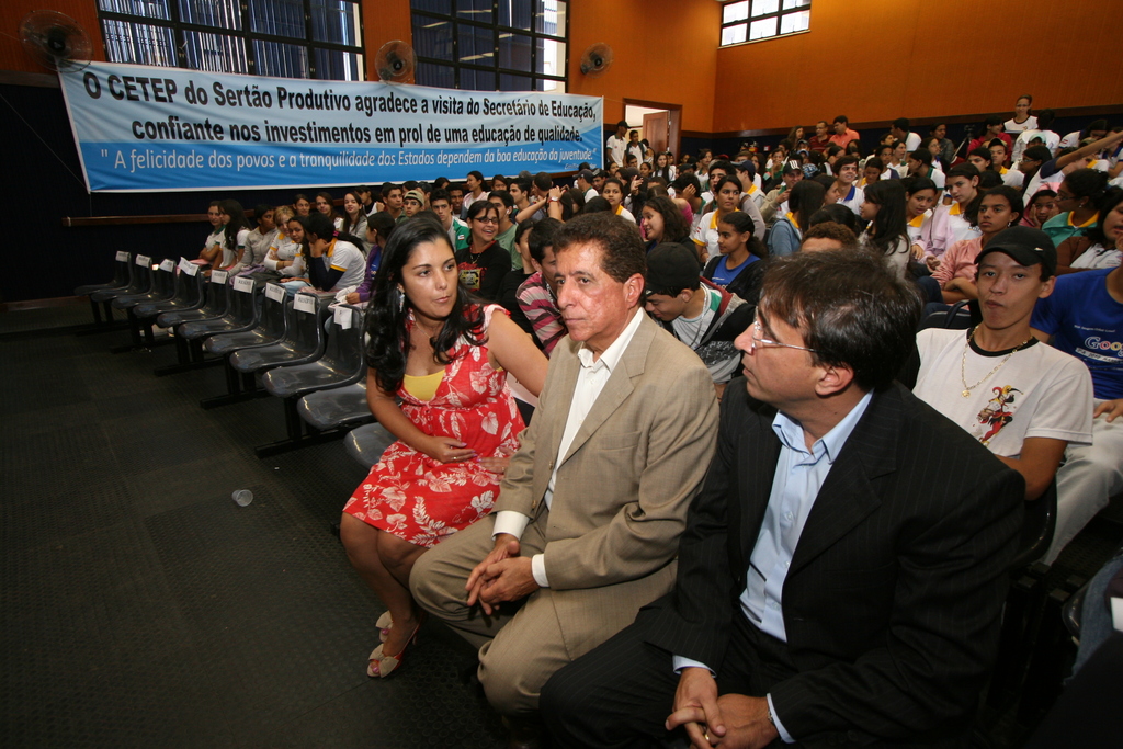 data/open_images_annotations_100/train/000b81b5757963e0.jpg